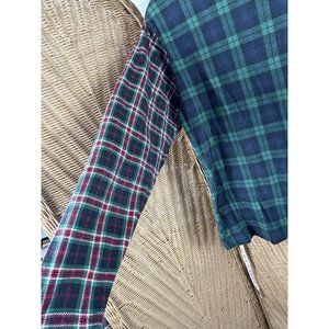 Vintage Eagle Eye Christmas Turtleneck  Tri Plaid Large